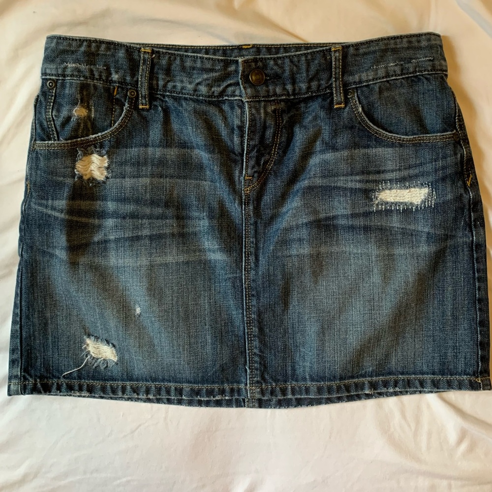 Cute and trendy denim miniskirt!